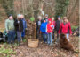 1000-jährige Eiche wieder frei – Schützenverein beim Wiesenputz